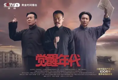 苗条妹子沙发舌吻调情坐在身上张开双腿摸逼剧照1